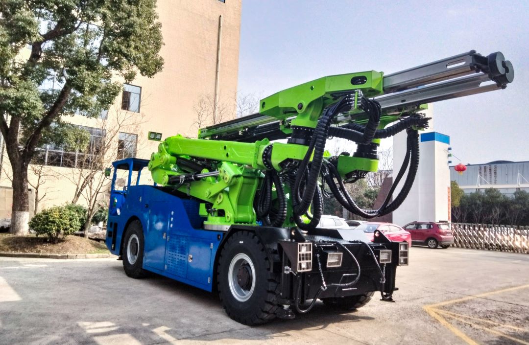 蓝海智装智能凿岩台车：高效矿山掘进的智能设备